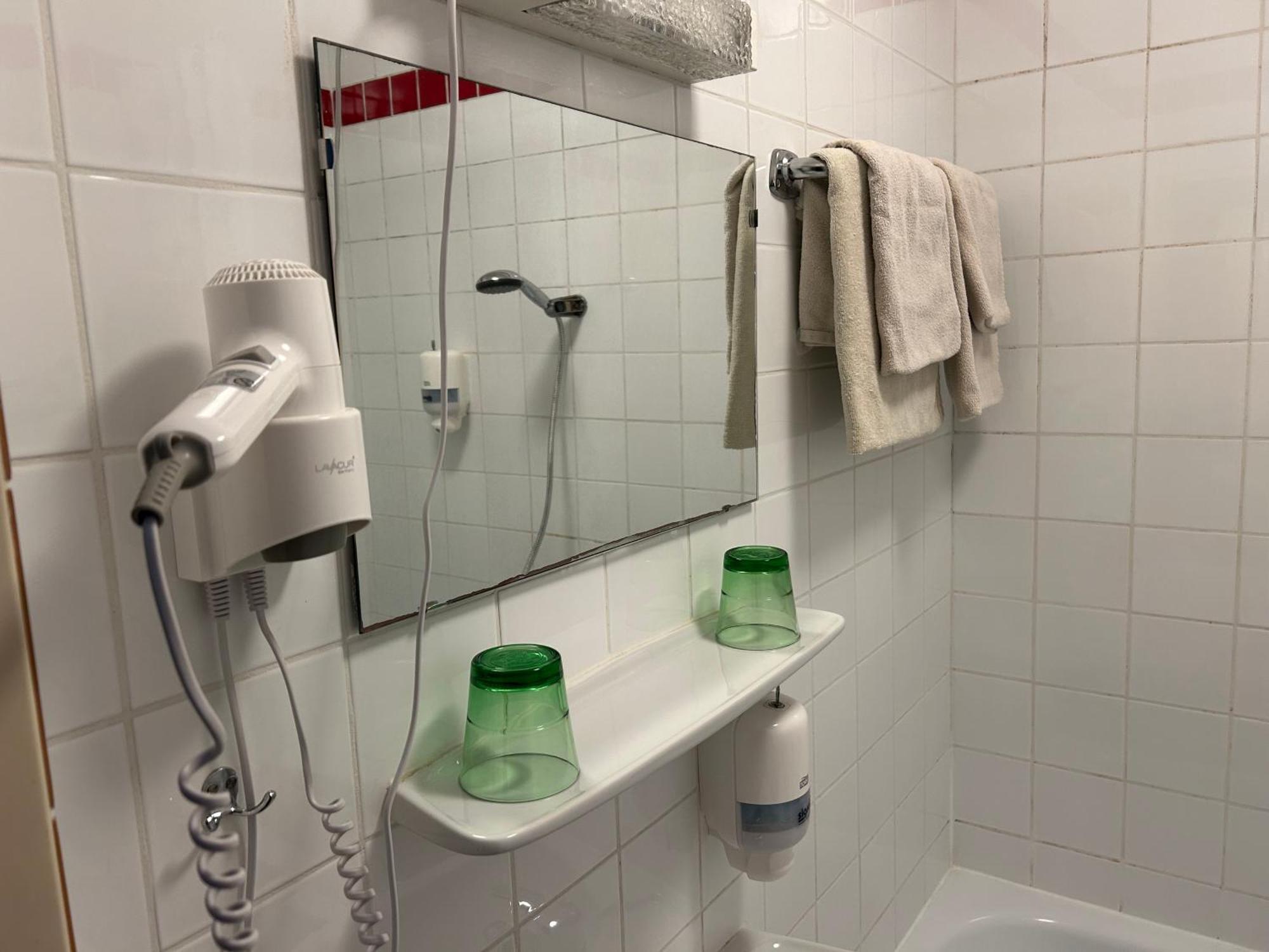"Am Limes" Hotel Enns Exteriör bild