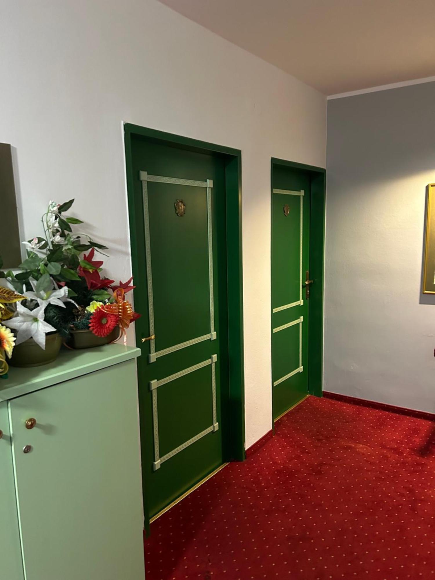 "Am Limes" Hotel Enns Exteriör bild
