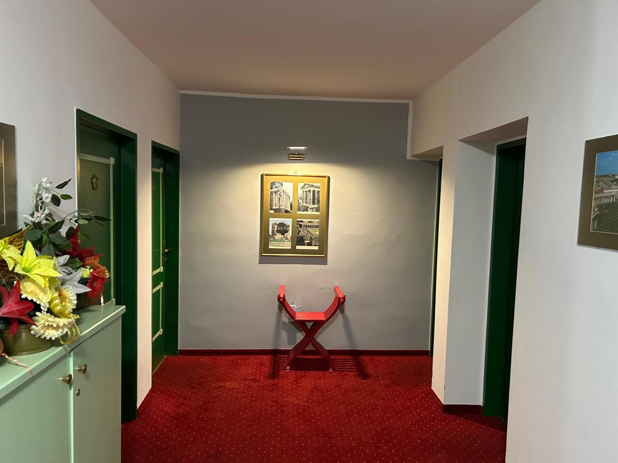 "Am Limes" Hotel Enns Exteriör bild