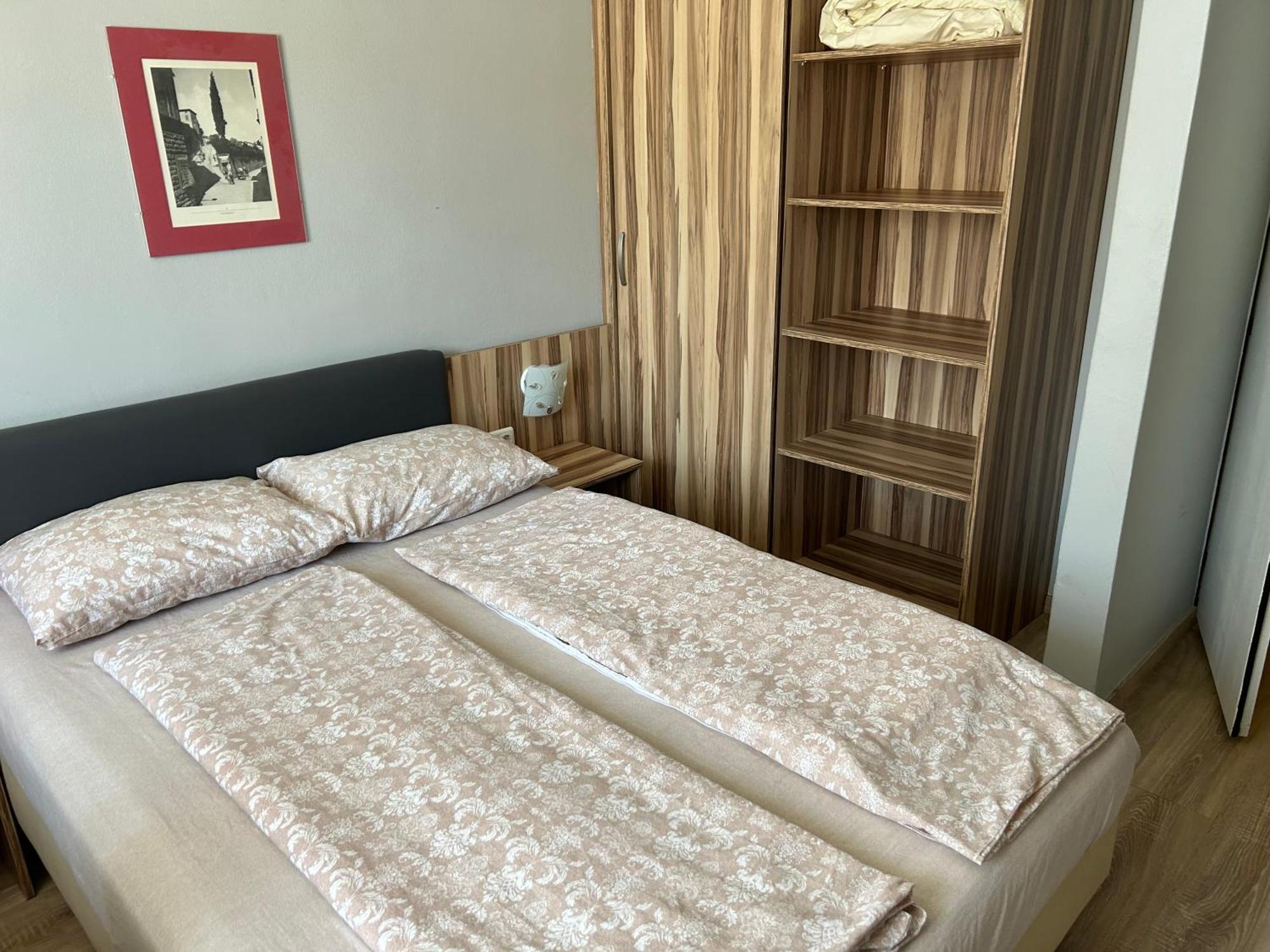 "Am Limes" Hotel Enns Exteriör bild