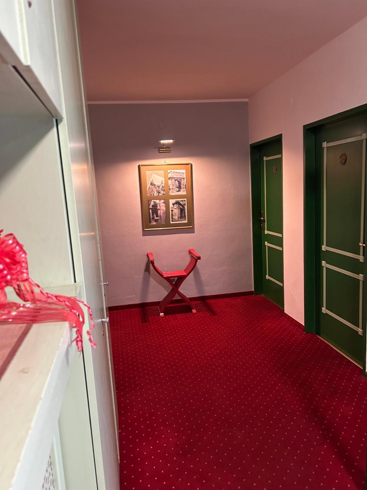 "Am Limes" Hotel Enns Exteriör bild