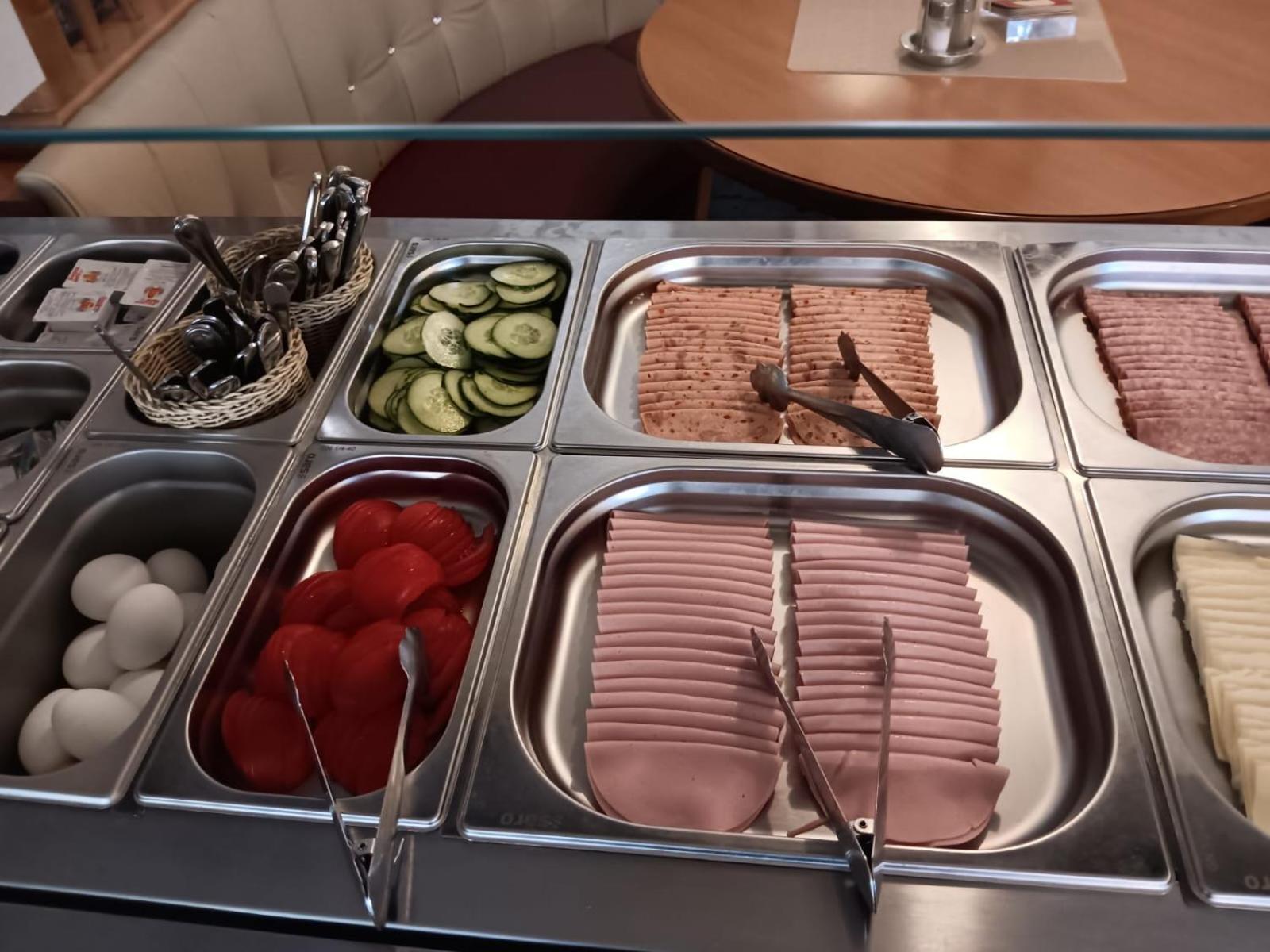 "Am Limes" Hotel Enns Exteriör bild